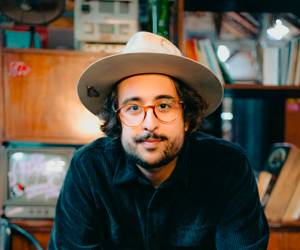 Zeeba faz show em Goiânia no Teatro SESI